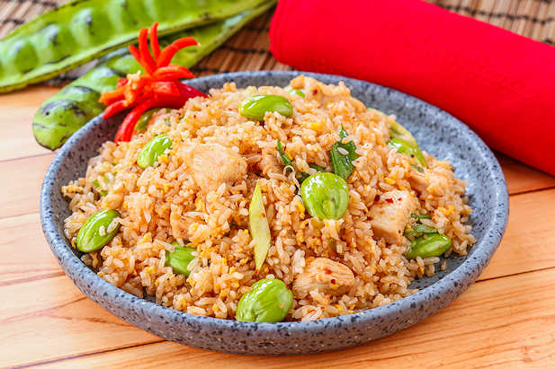 Nasi Goreng Pete Pak Teguh: Rahasia Rasa yang Menggoda di Jantung Cilacap